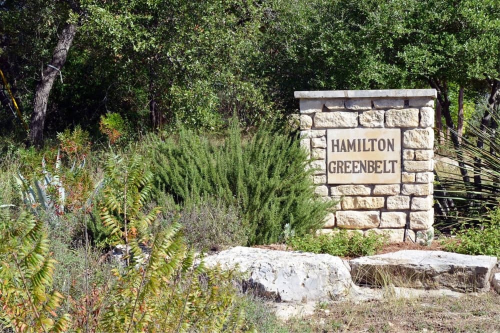 An image of the sign at the trailhead. 