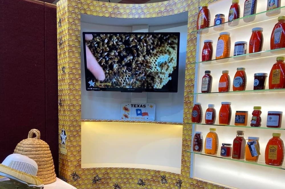 Texas Beekeepers Association promotes honeybee education, local honey benefits