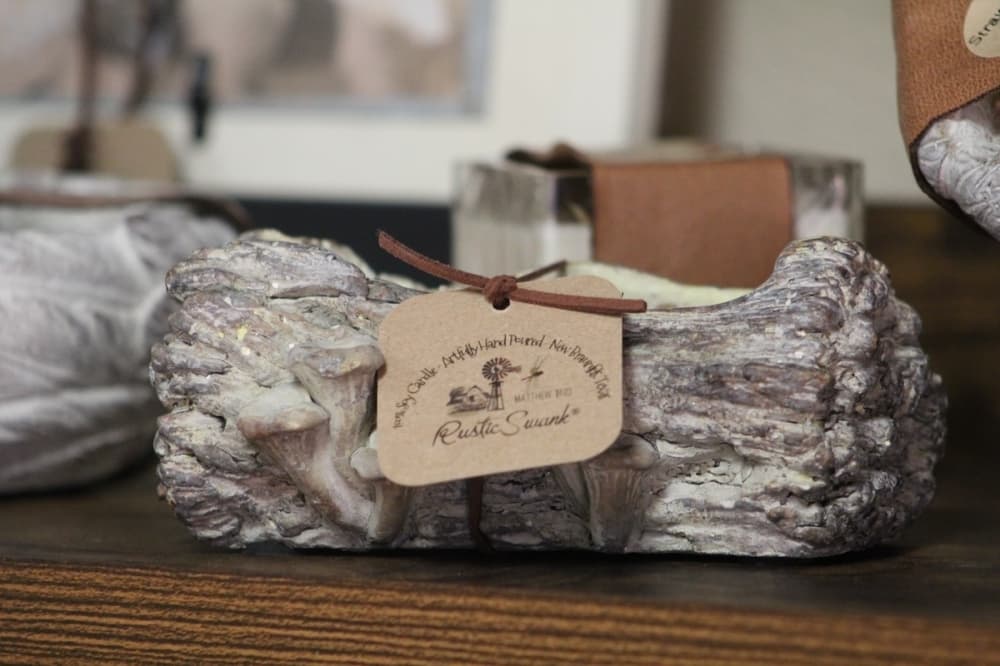 Rustic Swank sells soy candles. (Amira Van Leeuwen/Community Impact)