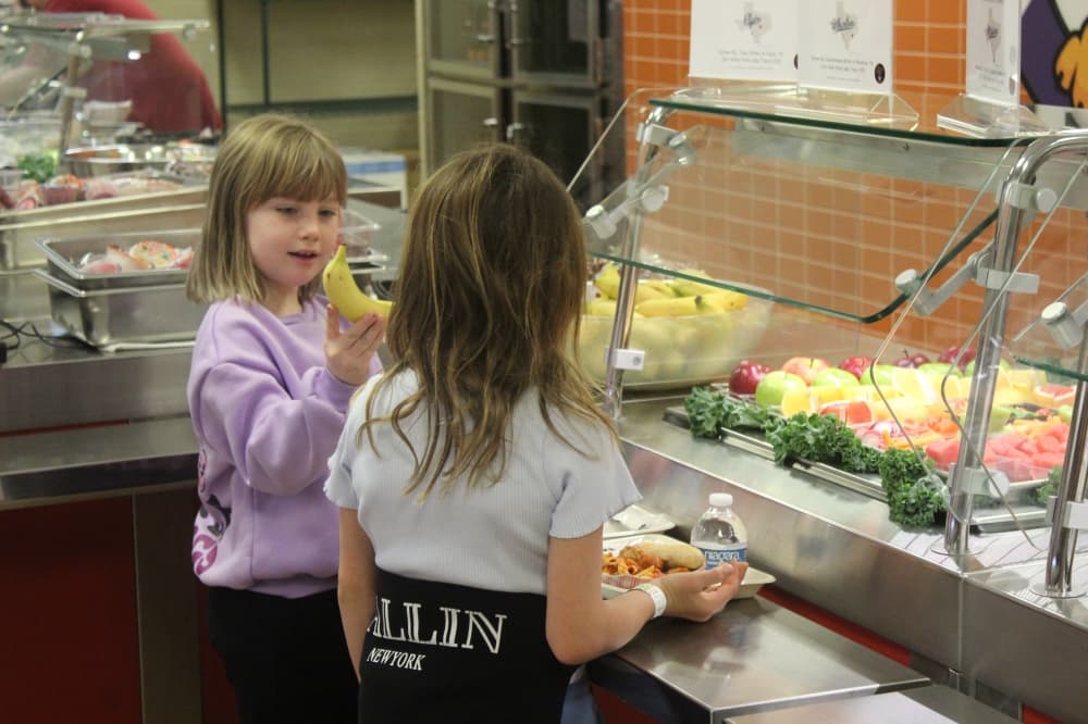 Lake Travis ISD brings food from Central Texas farms to campus cafeterias