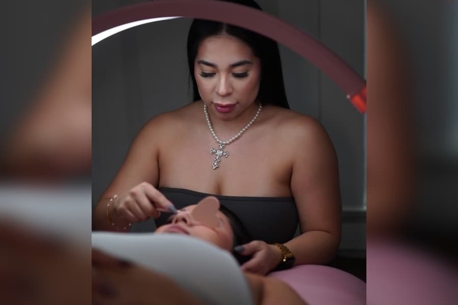 The Lash Doctor offers lash extensions in North San Antonio