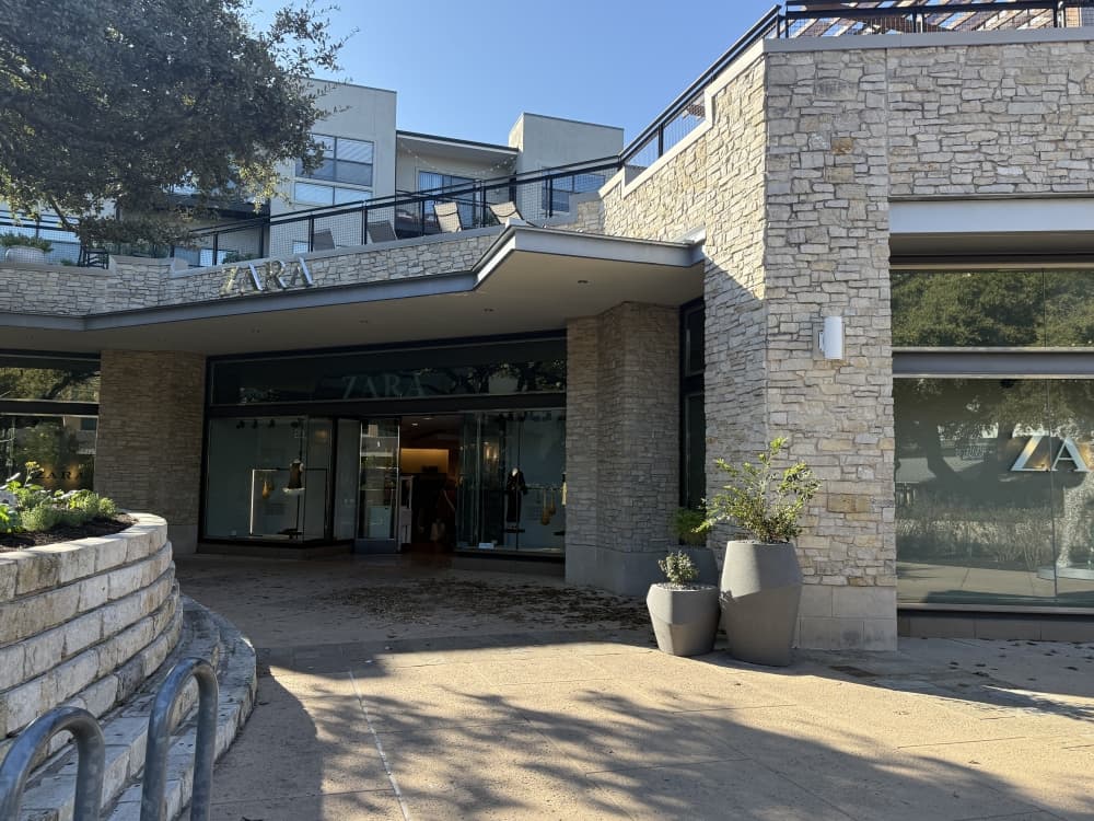 An image of the outside of the Zara. 