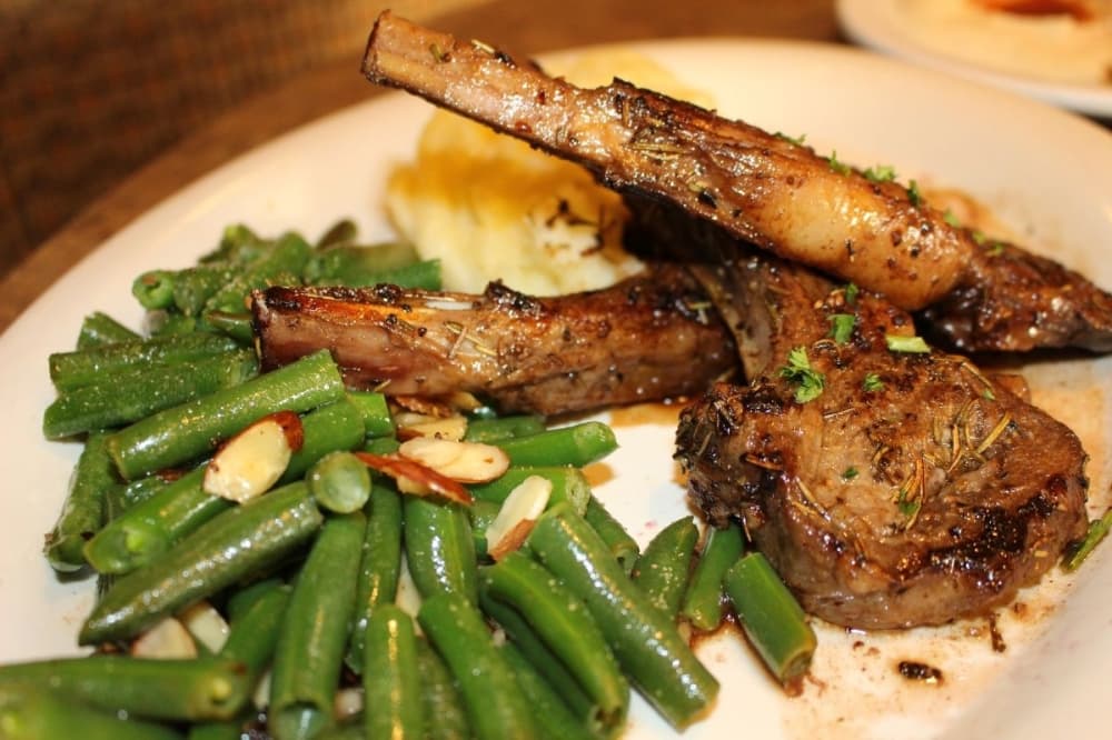Red Oak Grill in Missouri City focuses on food, family