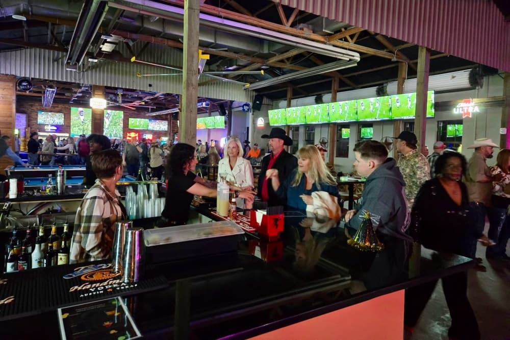 Rusty Horseshoe Bar and Grill now serving cocktails, eats in Spring