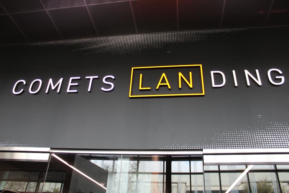 Comets Landing interior