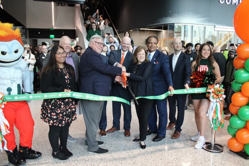 UT Dallas cuts ribbon on esports gaming center