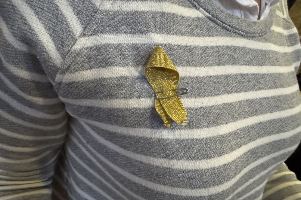 gold ribbon