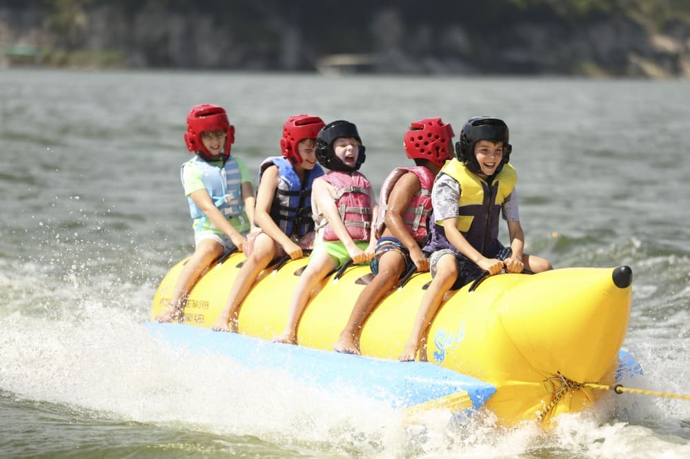 kids on raft 