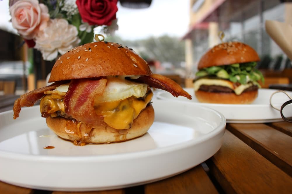 Katy's Fusion Grill & Bar aims to offer best burger in Houston