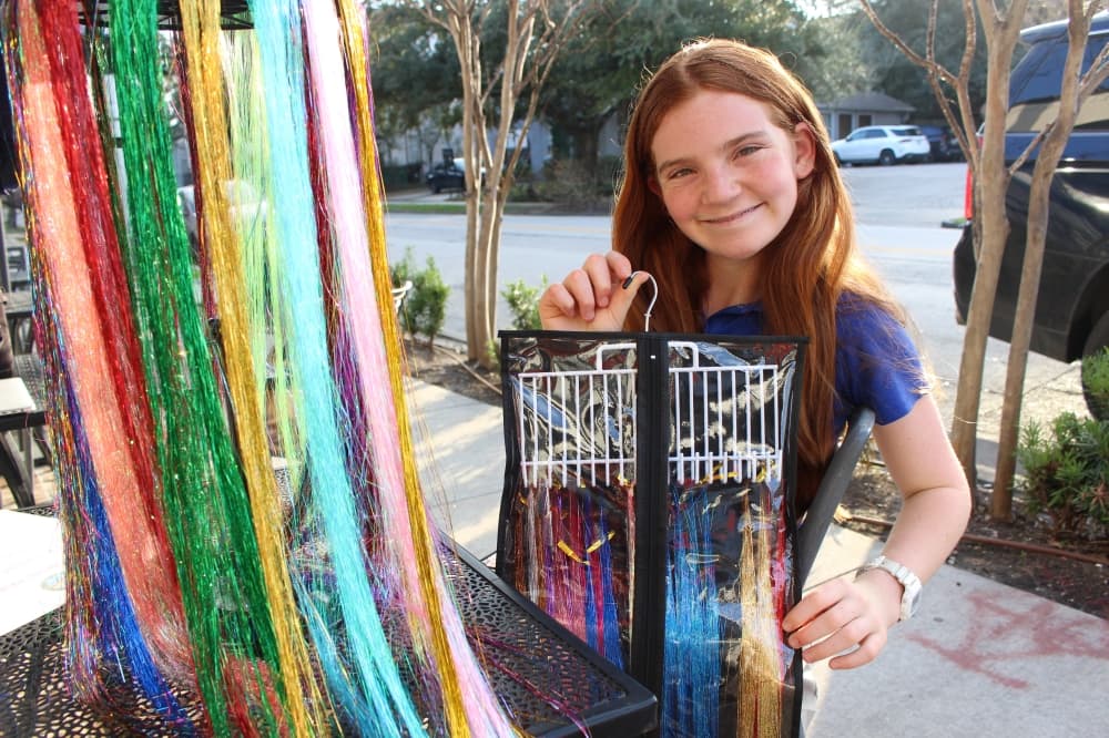 Teenage business owner starts Kinda A Big Dyl mobile hair tinsel service in West U
