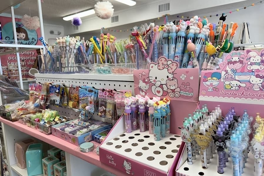 The shop offers an array of stationary products. (Thalia Guzman/Community Impact)