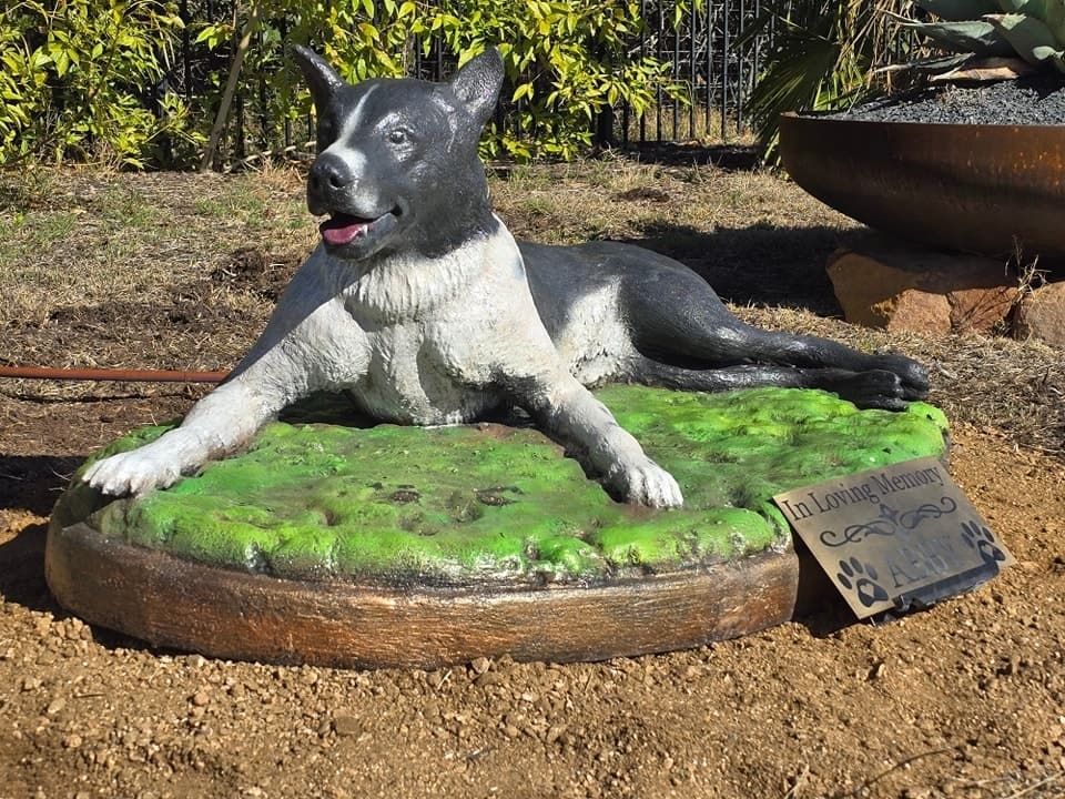 An image of a memorial statue. 