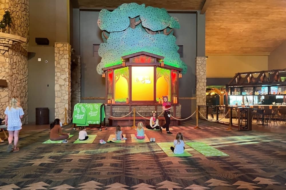 kids doing yoga 