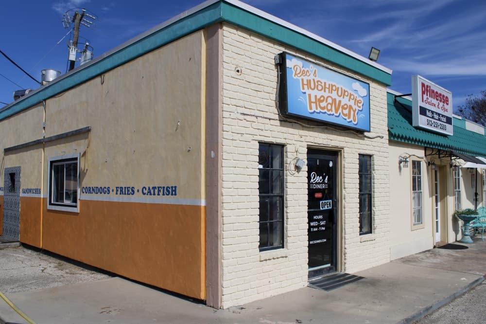 An image of the outside of the restaurant. 