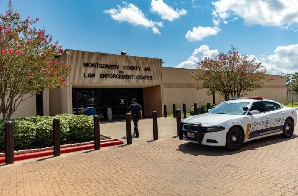car outside sheriff's department