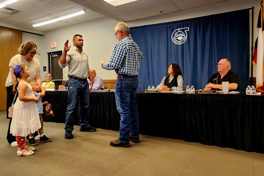 Jonathan Swarek sworn in to represent Fair Oaks City Council Place 6