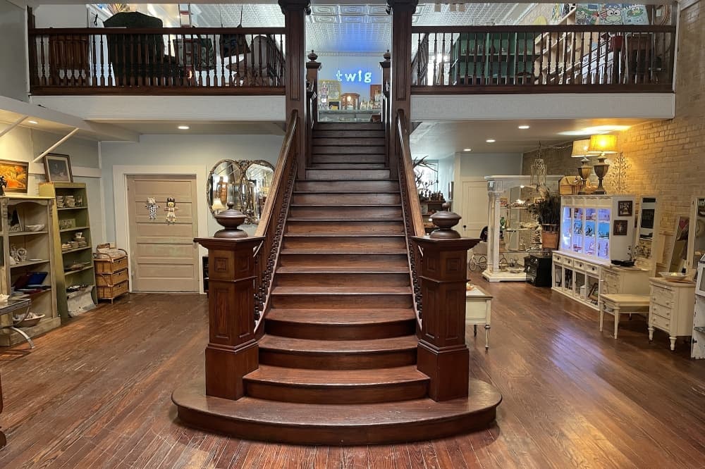 Antique stores Twig and Panama Rose open in shared space in downtown Smithville