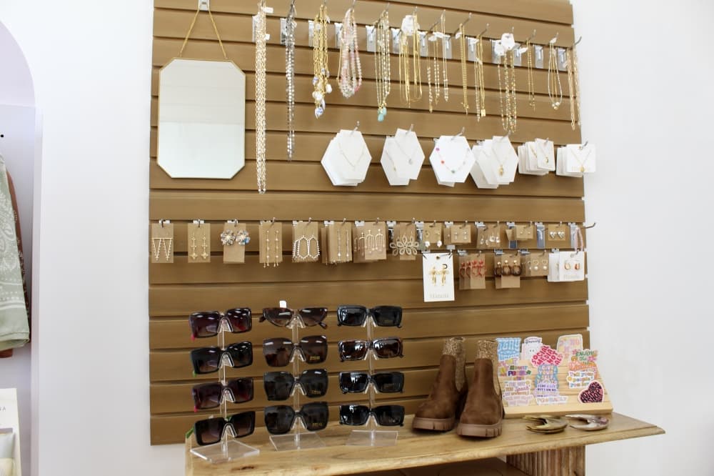 Authenticity offers accessories such as jewelry and sunglasses. (Jovanna Aguilar/Community Impact)