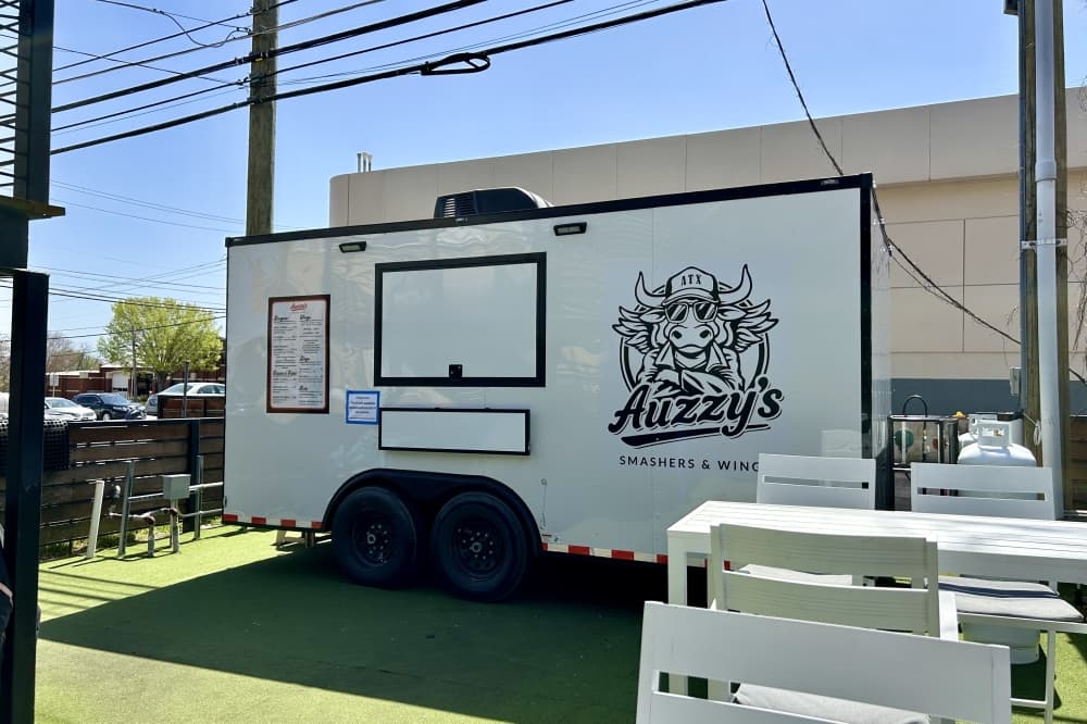 Auzzy's food truck opens at Pflugerville brewery