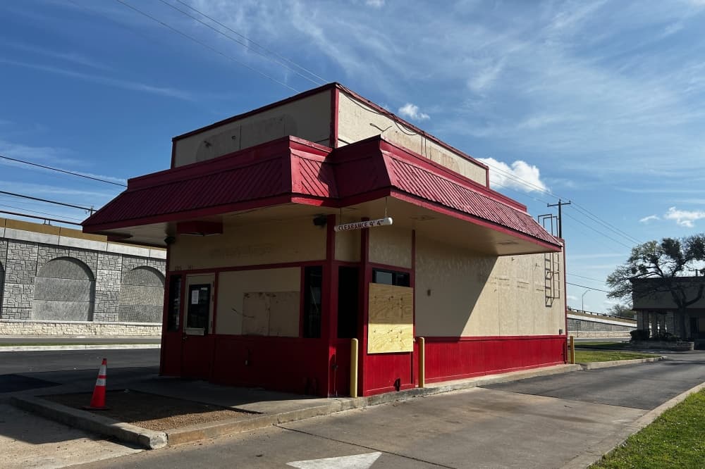 Round Rock Avenue location of Short Stop Deluxe Burgers closes in Round Rock