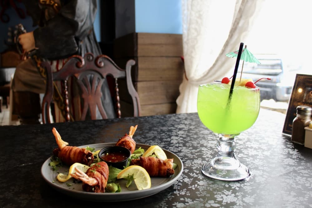 drink and appetizer 