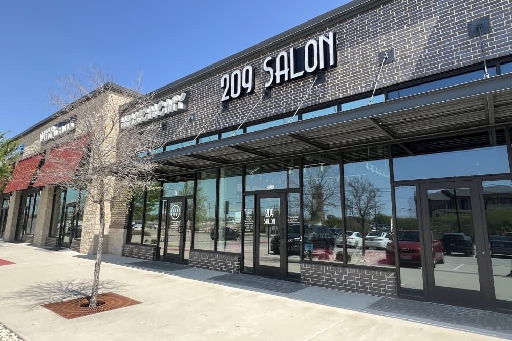209 Salon now open in Frisco