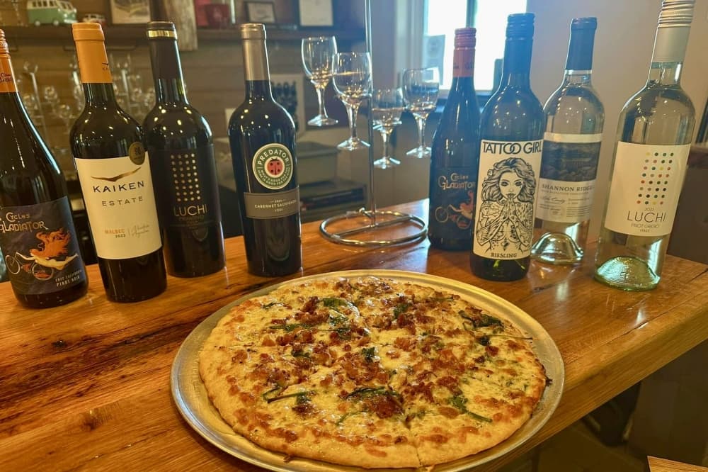 Customers can enjoy 12-inch specialty pizzas with 10 options to choose from. (Courtesy WanderCrust Pizza)