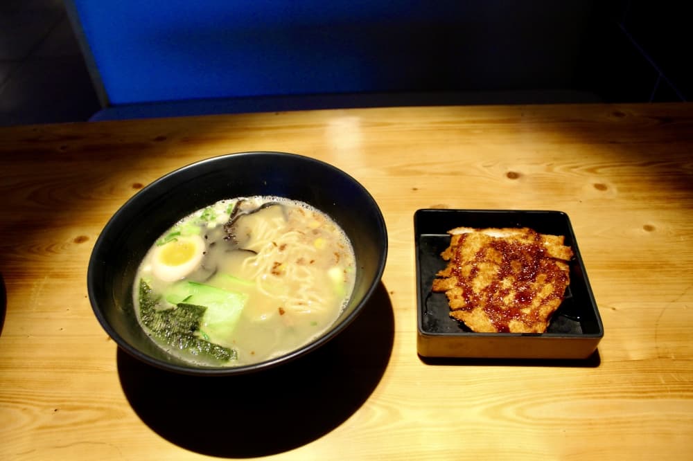 The chicken ramen ($15.25) has black fungus, corn, green onion, dried seaweed, a seasoned egg, garlic chips, garlic oil and fried onions. (Jovanna Aguilar/Community Impact)