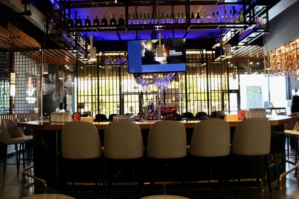 The Noodle Korean BBQ & Tea Bar offers a full bar. (Jovanna Aguilar/Community Impact)