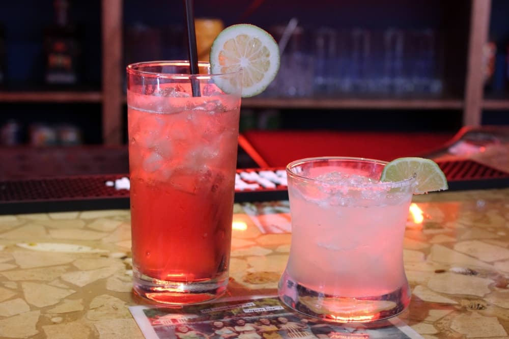 Experienced bar owners serve non-alcoholic cocktails in Richardson