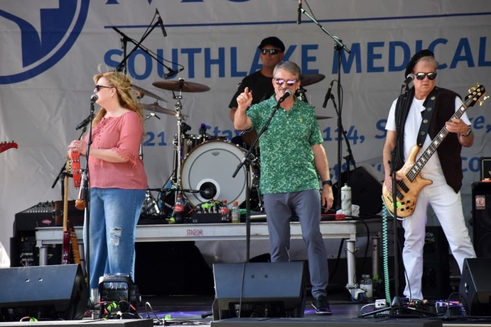 band singing