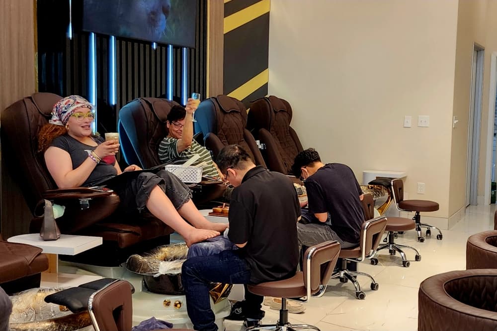 Limone Chic Nail Spa offers personalized nail services in Boerne