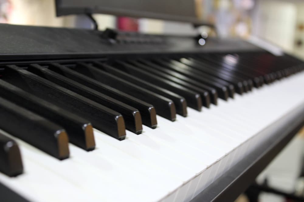 Side view of a digital piano keyboard. 