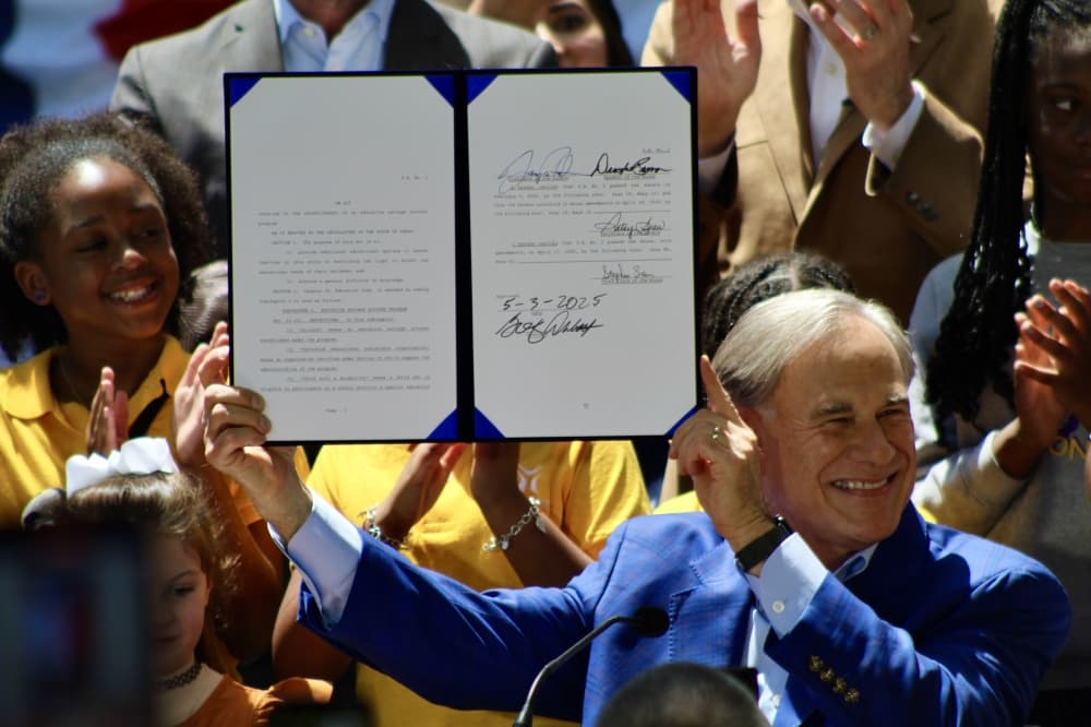 Gov. Abbott signs $1B education savings account bill; program to launch in 2026