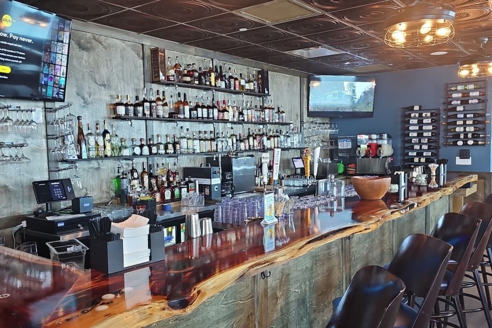 Doglegs Golf Lounge opened in Pearland in February and hosted a grand opening in late March, according to a social media post from the business. (Courtesy Doglegs Golf Lounge)