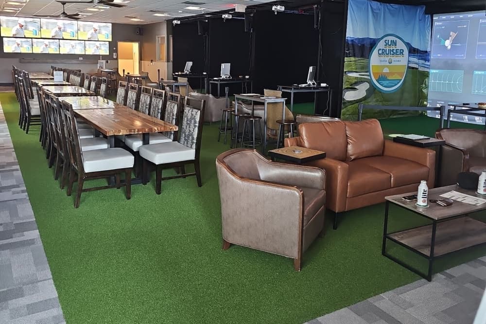 Doglegs Golf Lounge opens in Pearland