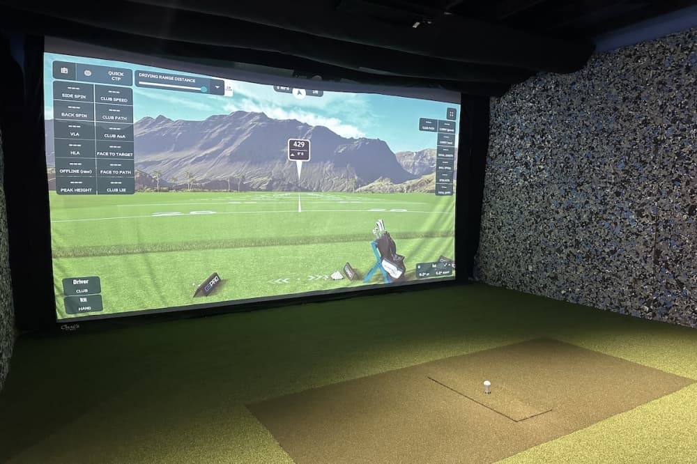 Up and Downs Golf Bar offers golf simulation in New Braunfels