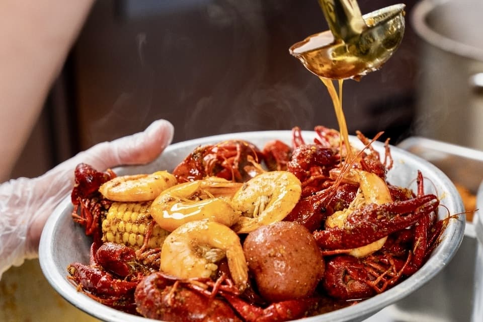 Mambo Seafood sets opening date for new Willowbrook location