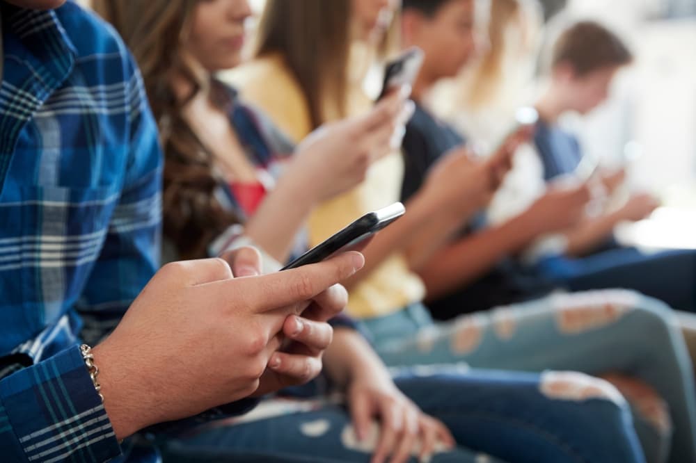 Texas Senate committee considers bill banning cellphone use at K-12 schools