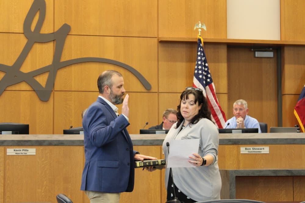 District 5 council member Kevin Pitts' term expires in May 2027, and he was re-elected to serve as mayor pro-tem on May 13. City Secretary Robyn Densmore swore him into the position.  