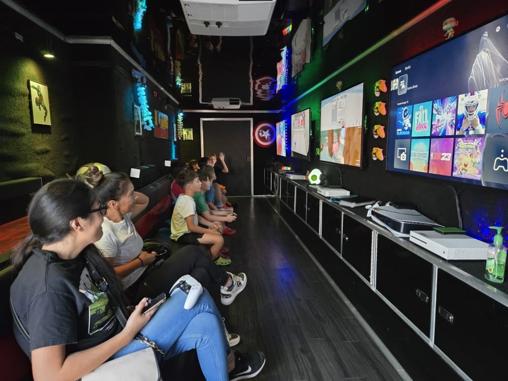 kids playing games 