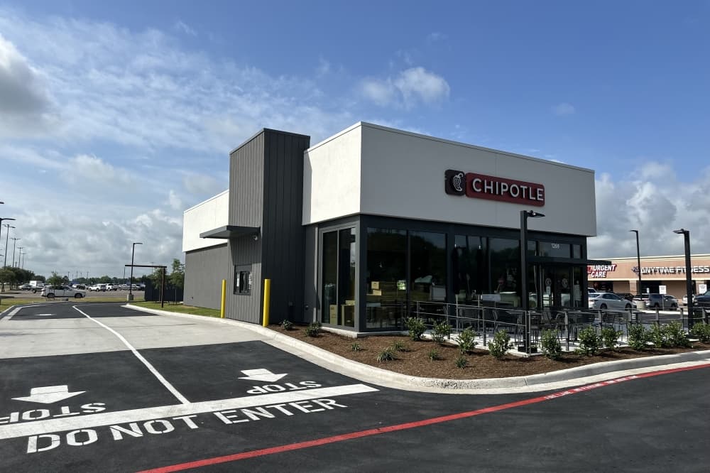 First Chipotle opens in Alvin