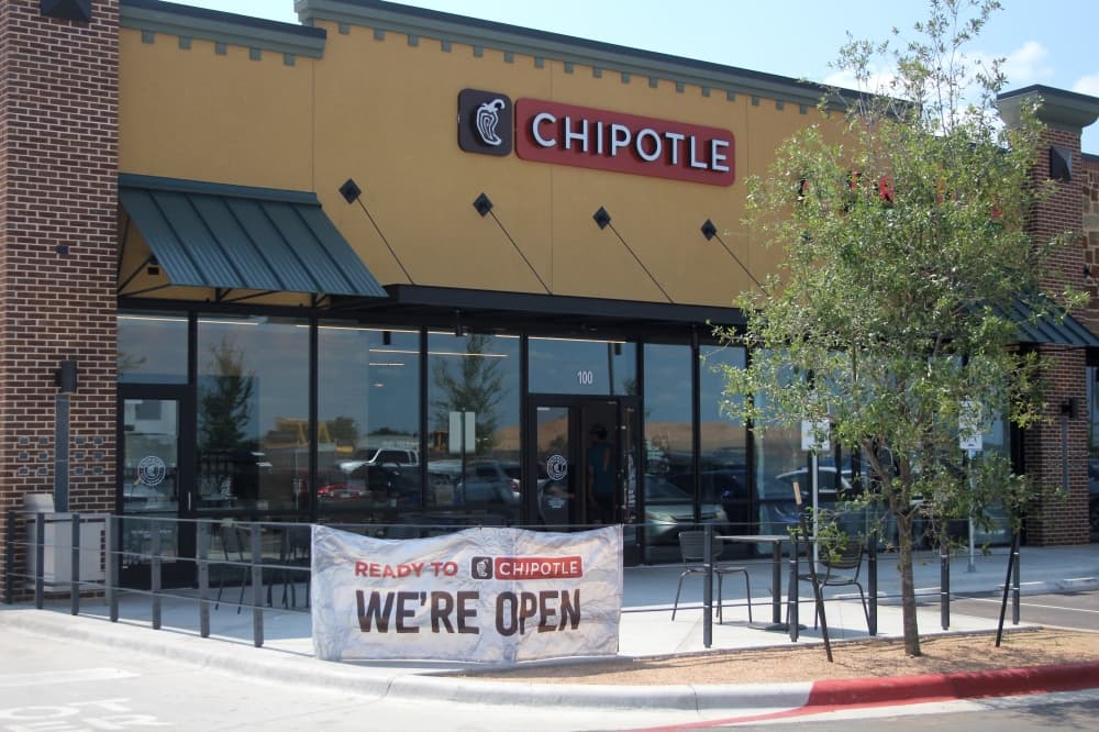 Chipotle brings burritos, bowls to Burleson Crossing