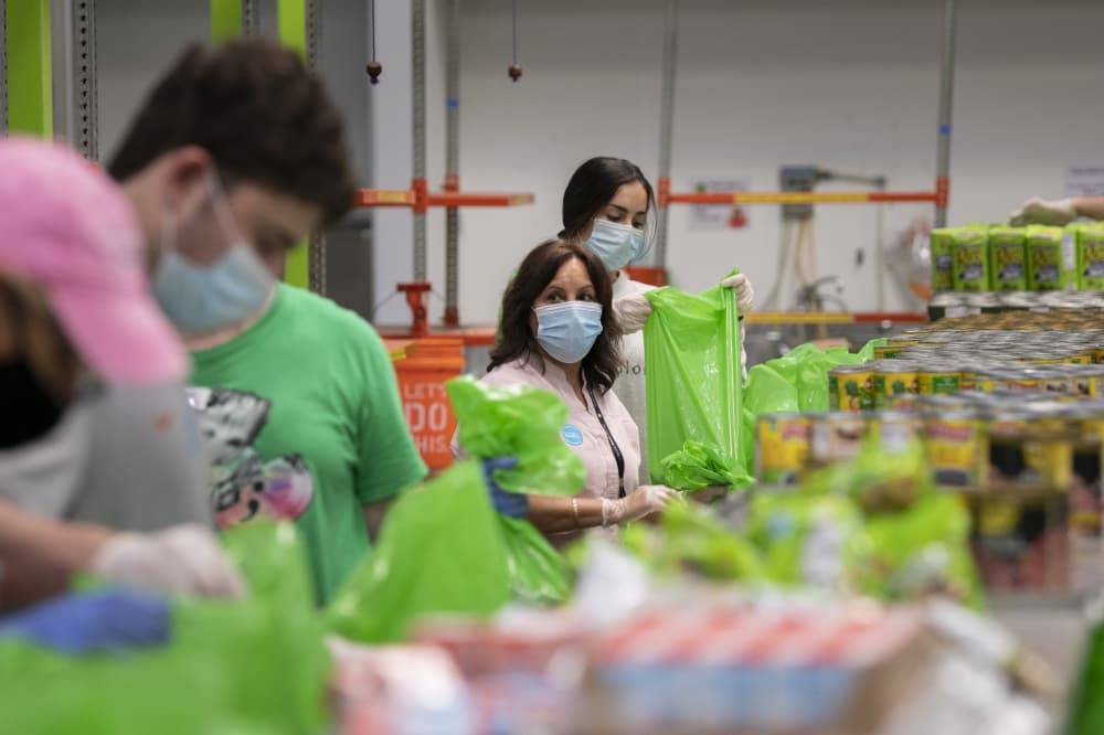$286B SNAP cuts could impact thousands of Houston residents: 'We’re going to have to stop paying for something just to eat'
