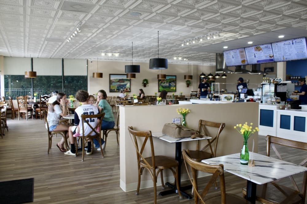 Crepes of Brittany offers a homey ambiance ideal for breakfast and brunch. (Jovanna Aguilar/Community Impact)