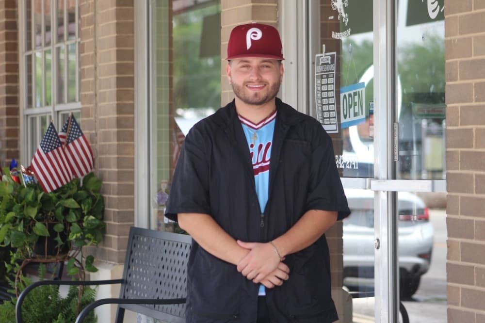 Locally owned barbershop opens in Cibolo