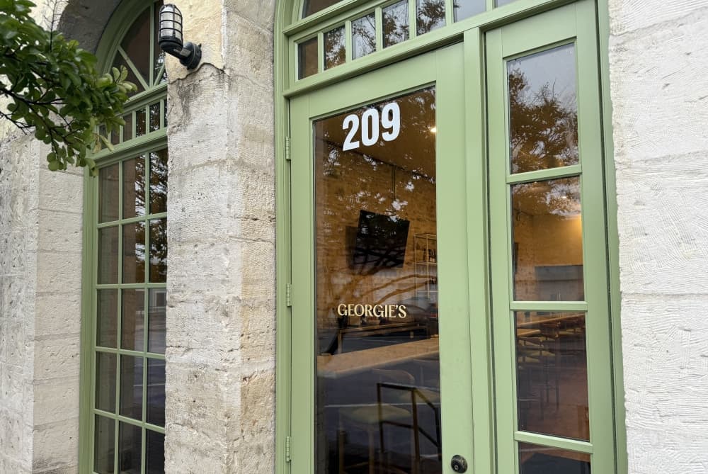 Georgie’s now open in downtown Georgetown
