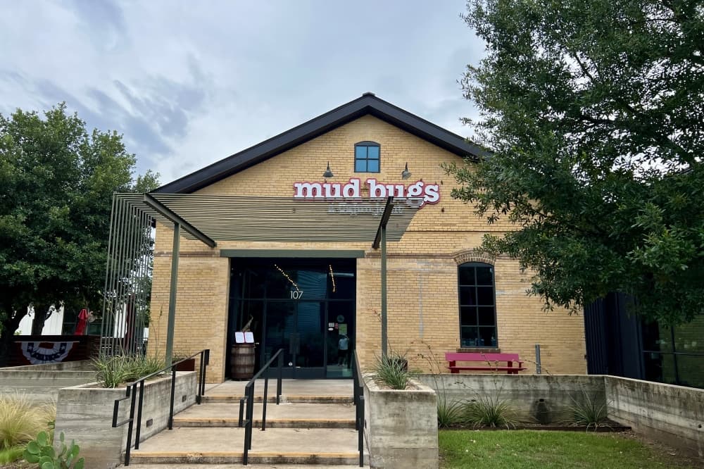 MudBugs unveils outdoor patio in Buda