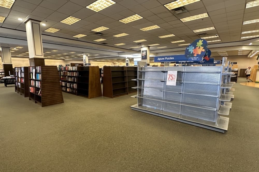 Barnes & Noble to close Plano bookstore