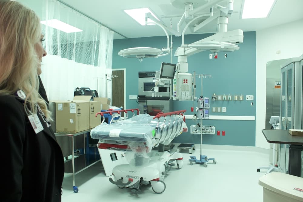 The medical center has an emergency department fitted with 15 rooms, safe rooms, two trauma suites and more. The trauma suites are similar to an operating room higher acuity care like motor vehicle accidents or even delivery a baby. It is equipped with strong lighting as well. (Samantha Douty/Community Impact)
